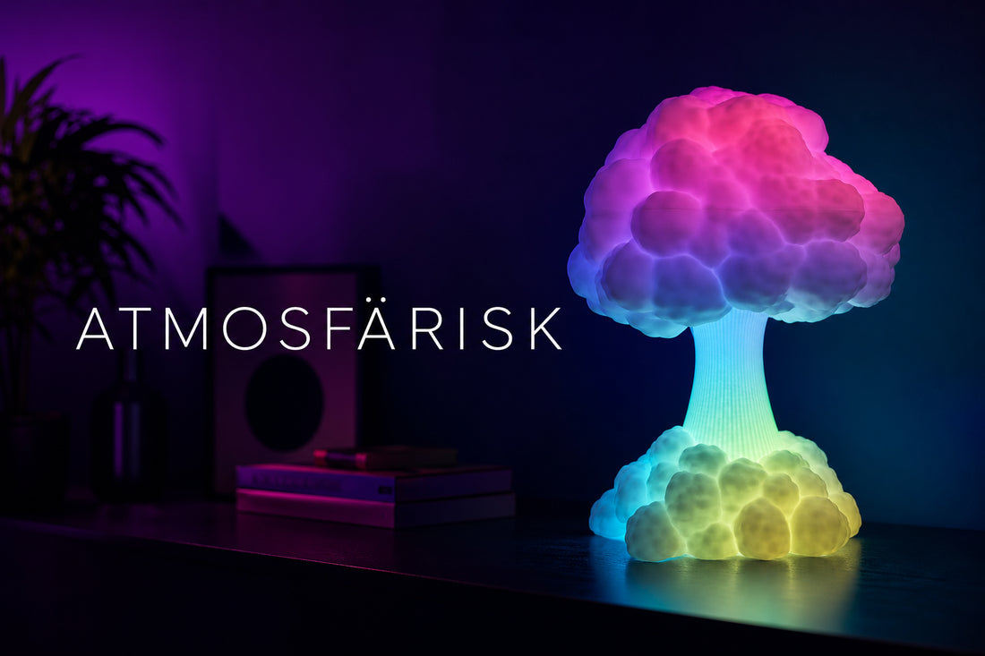 Nuclear Cloud Lamp med färgglad RGB-belysning i ett mörkt rum med texten Atmosfärisk
