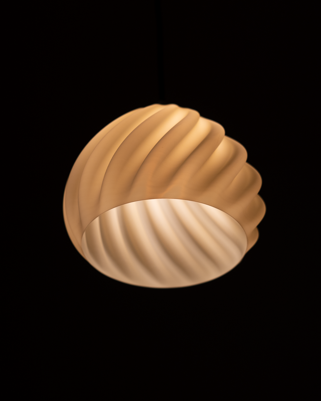 Dryft Pendant Lamp detalj — unik design, handgjord