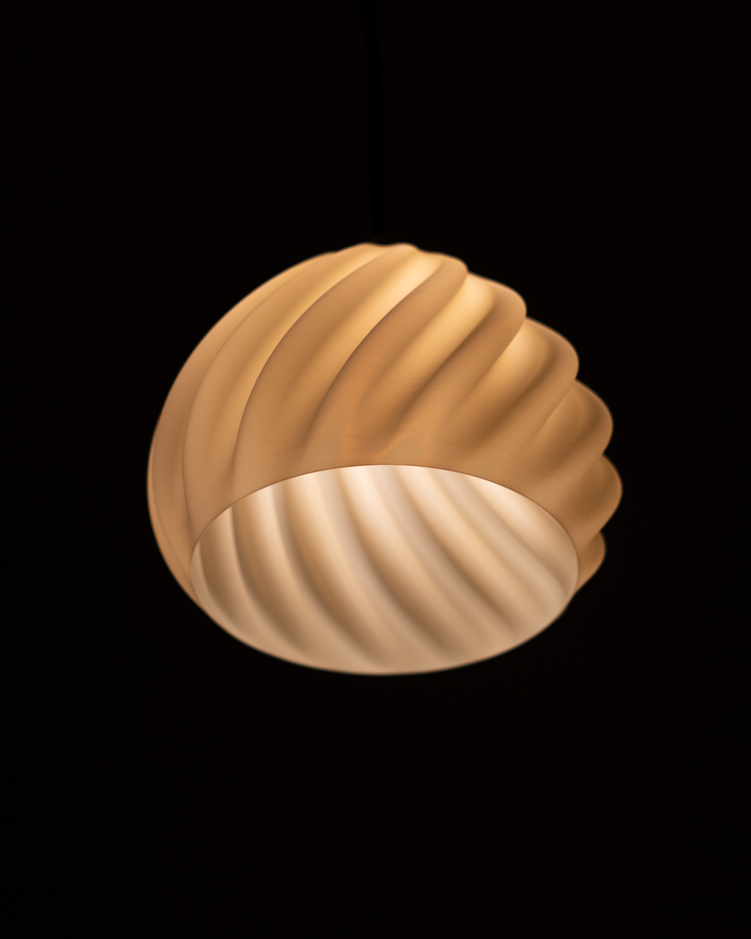 Dryft Pendant Lamp detalj — unik design, handgjord
