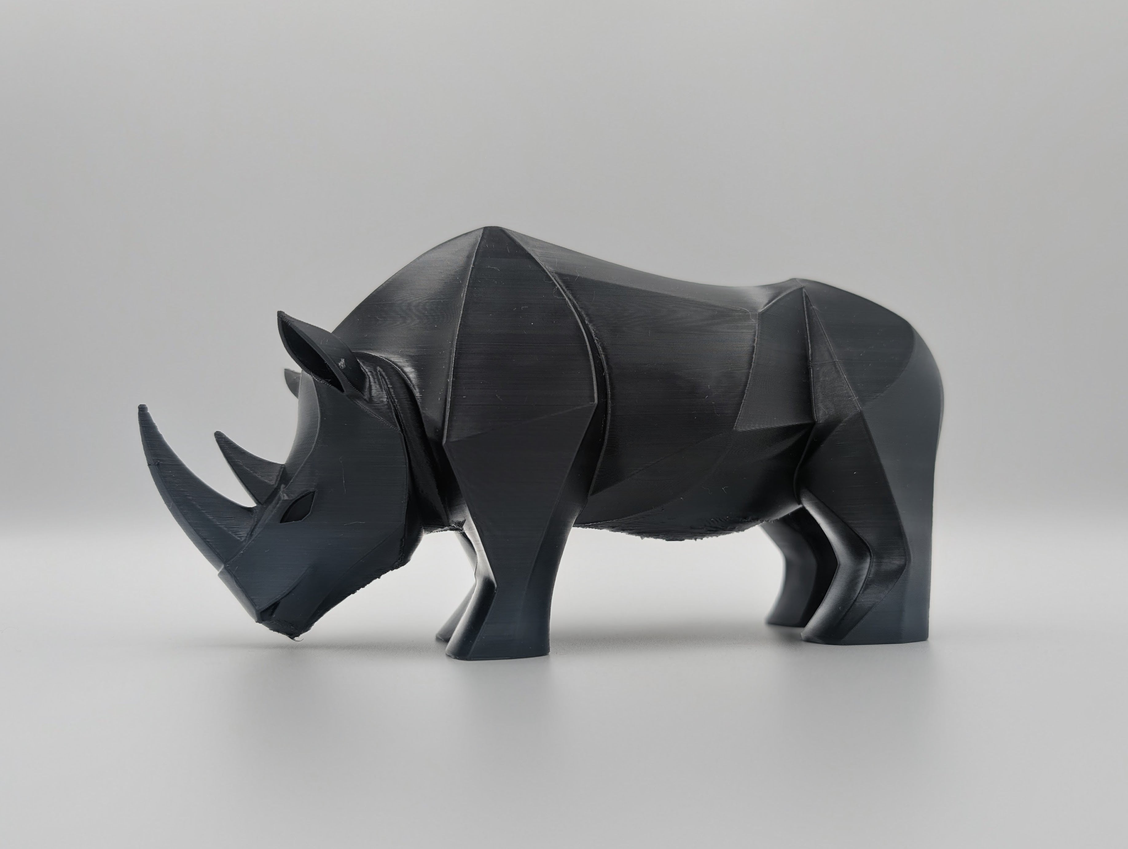 Geo Rhino Sculpture — Skulptur från Skenloft, handgjord i Sverige