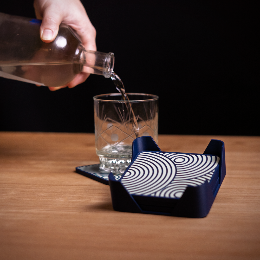Concentric Square Coasters sedd från sidan — Glasunderlägg designad av Skenloft