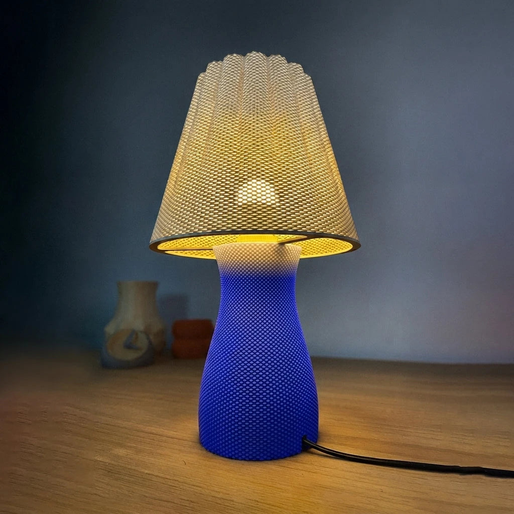 Carmen Table Lamp - Vit topp, Electric Blue botten