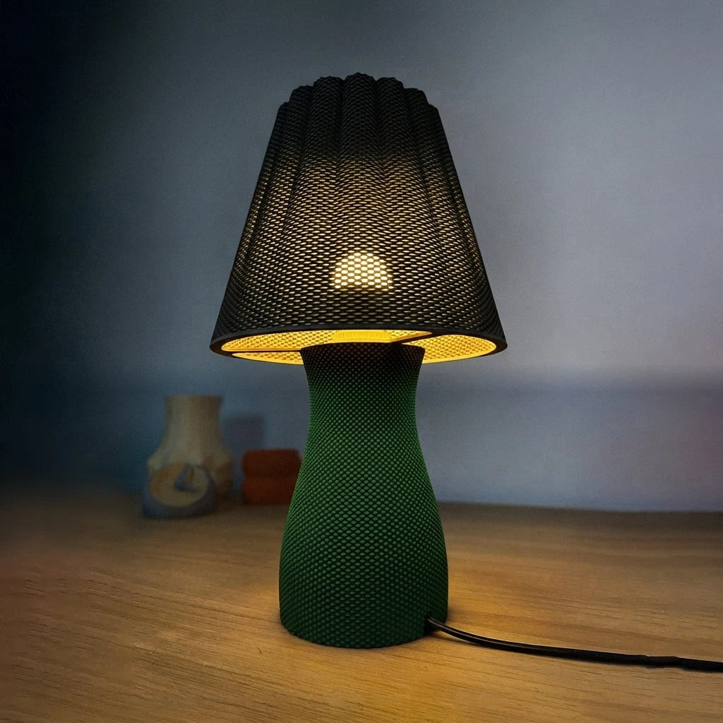 Carmen Table Lamp - Matt Svart topp, Green botten