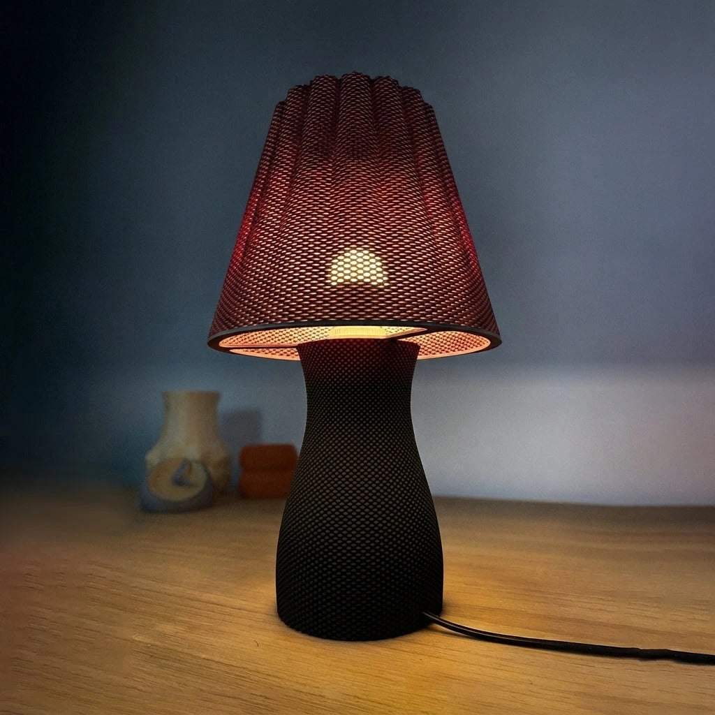 Carmen Table Lamp - Mörk Röd topp, Matt Svart botten