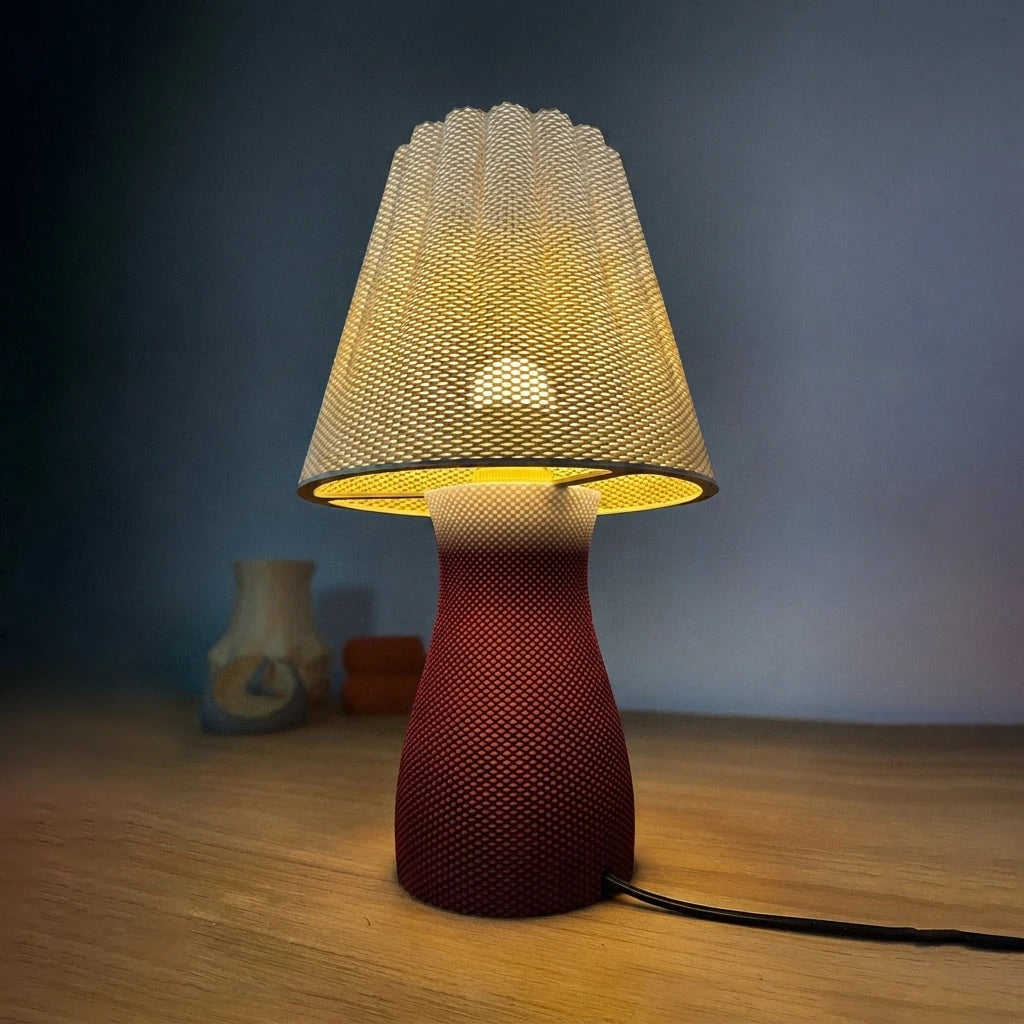 Carmen Table Lamp - Vit topp, Mörk Röd botten