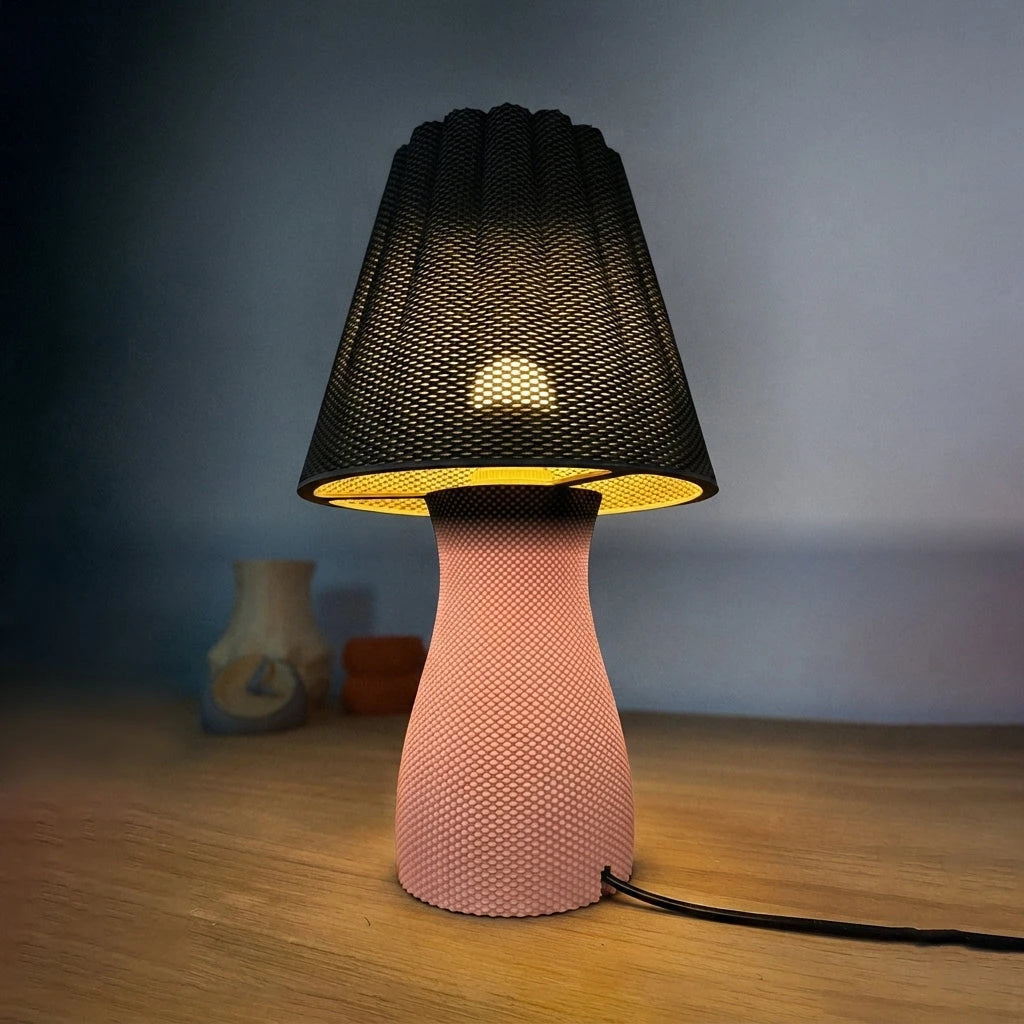 Carmen Table Lamp - Matt Svart topp, Pastel Rosa botten