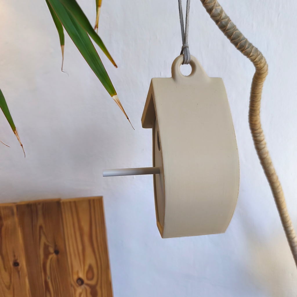 Tree Leaf Birdhouse sedd från sidan — Fågelholk designad av Skenloft